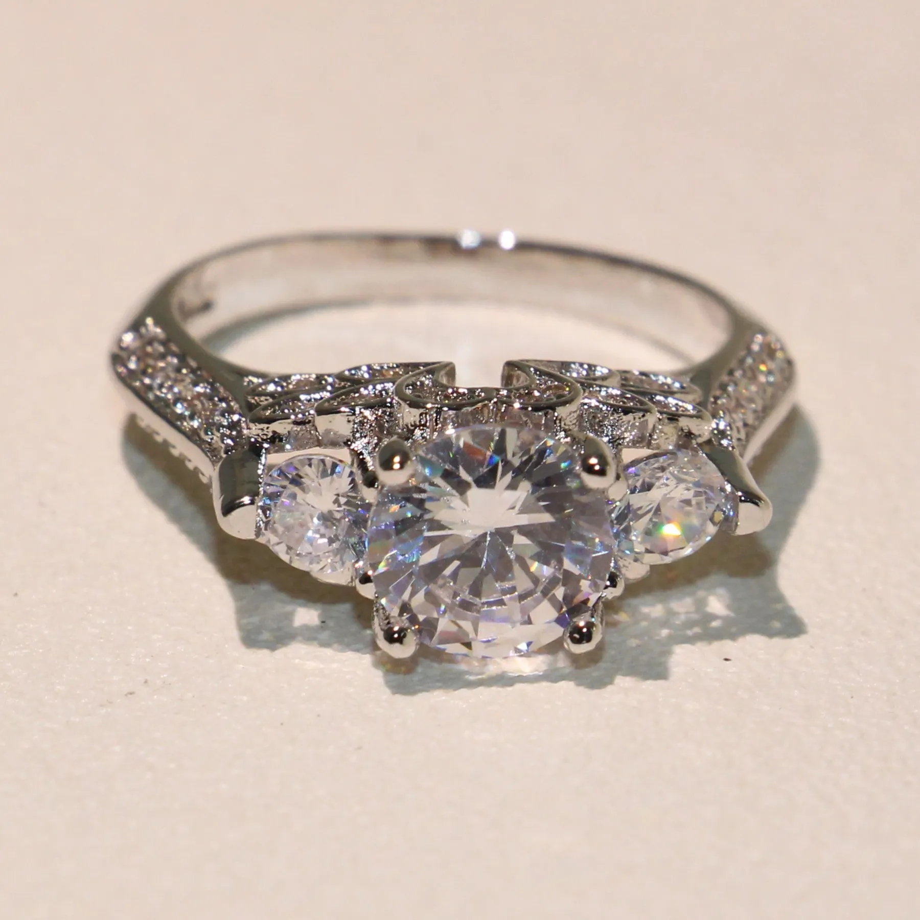 Maat 5-10 mousserende mode-sieraden 925 sterling zilver drie stenen ronde gesneden wit topaz cz diamant party vrouwen bruiloft band ring cadeau