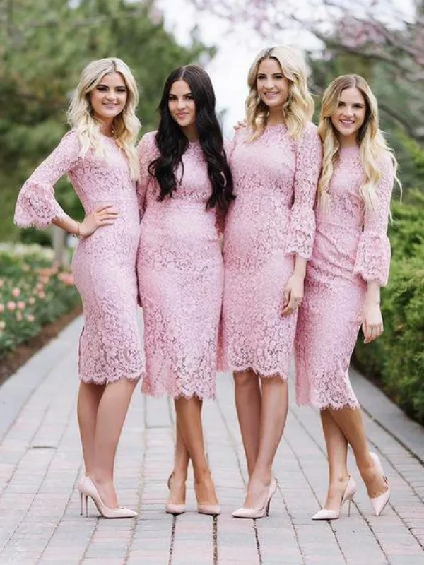Country Style Sheath Pink Lace Bridesmaids Dresses Short Jewel Neck Knee Length Bridesmaid Dress with Bell Sleeves Wedding Guest Party Gown