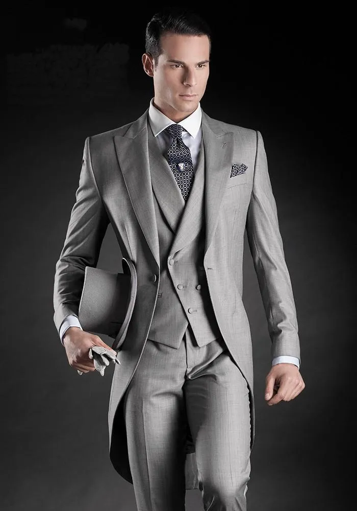 Style du matin Tailcoat gris clair Tuxedos de marié Peak Revers Un bouton Hommes Vêtements de mariage Hommes Costume de soirée de bal formel (veste + pantalon + cravate + gilet) 997