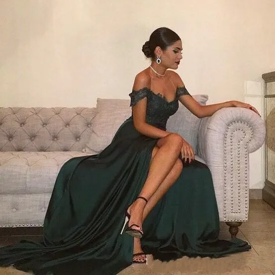 Stunning 2020 Dark Emerald Green Off Shoulder Formal Dress With Slit With  Satin Lace Appliques, Split Cap Sleeves, And Sweep Train Perfect For Formal  Evening Parties At An Affordable Price From Haiyan4419,