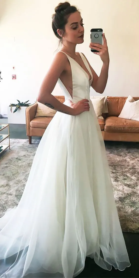 Modest 2018 Sexy Boho Beach Abiti da sposa economici Scollo a V profondo Top in raso Gonna in tulle Abiti da sposa lunghi Custom Made From China EN2091