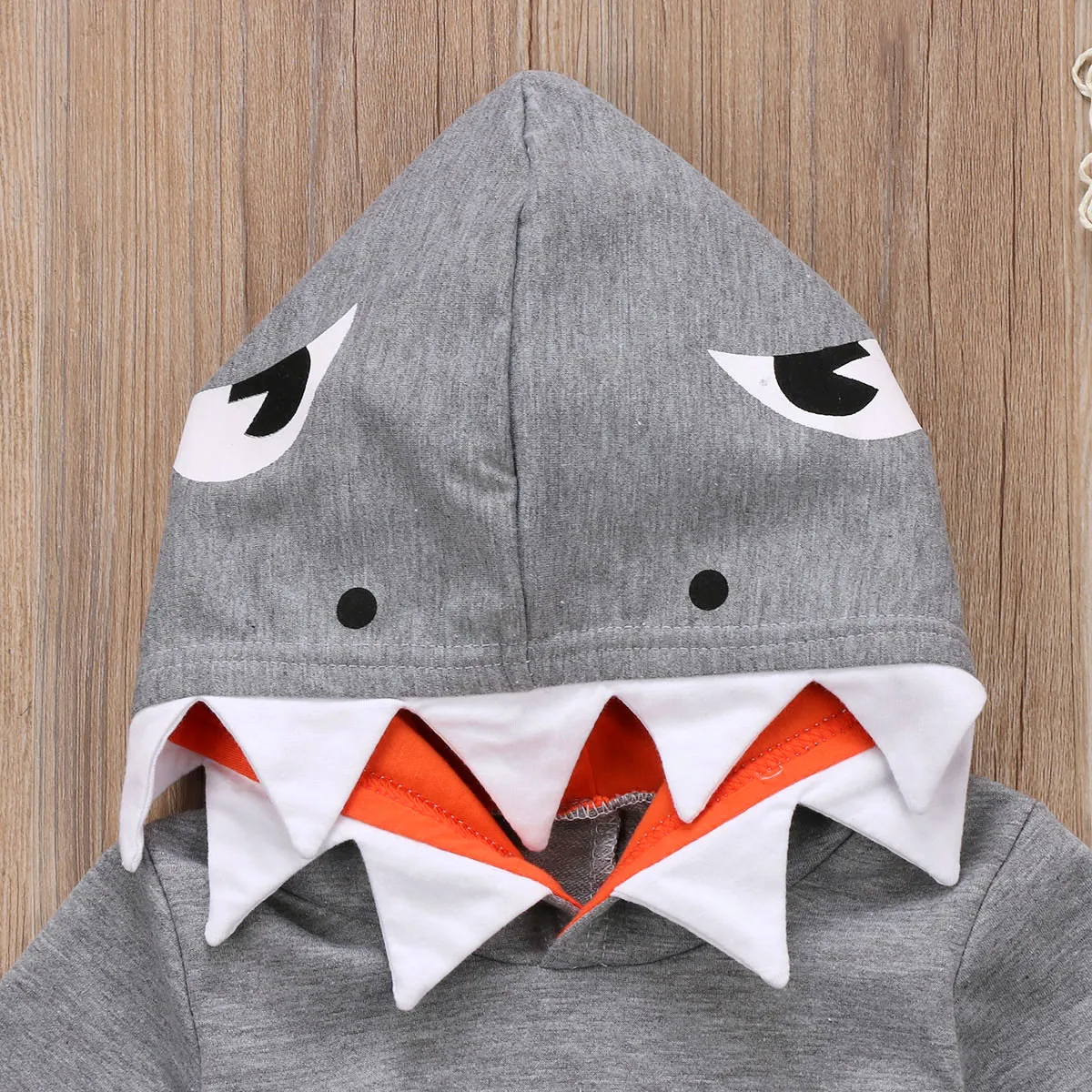 2017 Ny avslappnad småbarn Kids Boys Cartoon Shark Hooded Topps hoodie Pocket Jackla Coat Ytterkläder Cool Clothing2440309