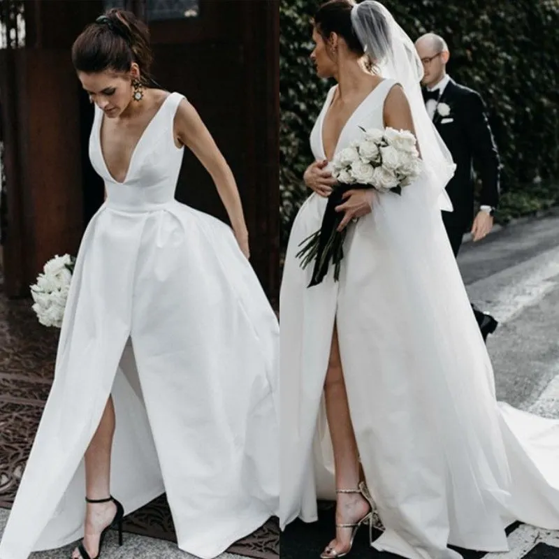 Abiti da sposa sexy con spacco sulle gambe Abiti da sposa lunghi in raso con scollo a V senza maniche e cerniera semplice Abito da sposa elegante da spiaggia senza schienale