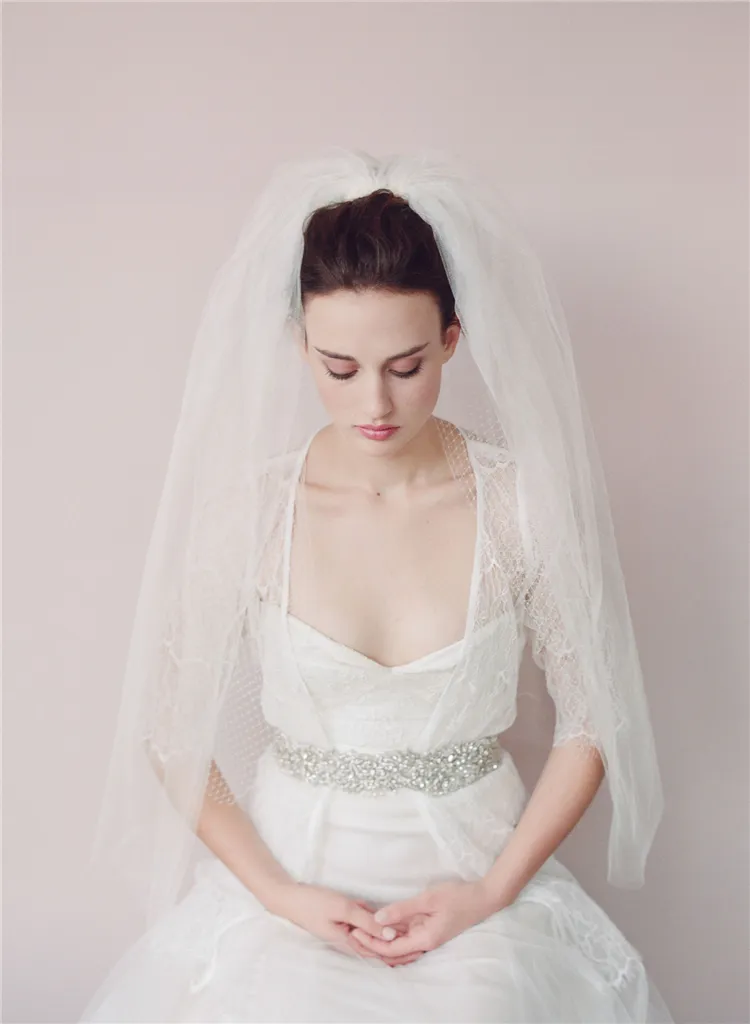 Wysokiej jakości welony ślubne z wycięte krawędź długość łokcia dwie warstwowe tiul siatka biała elegancka hotselling wesele ślubne welony # V017