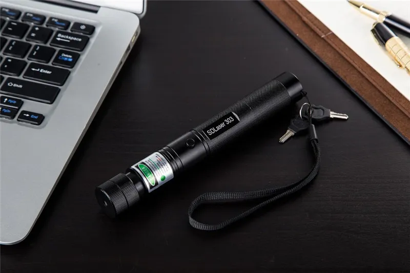 Бесплатная доставка Laser 303 Long Distance Green SD 303 Laser Pointer Мощная охотничья лазерная ручка Bore Sighter + 18650 Аккумулятор + Зарядное устройство