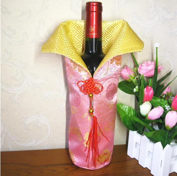 Chinois Handmade Handmade Silk Wine Bottle Cover With Chinese Noust New Year Christmas Table Decoration Bottle Cover Sacs SN11305941431