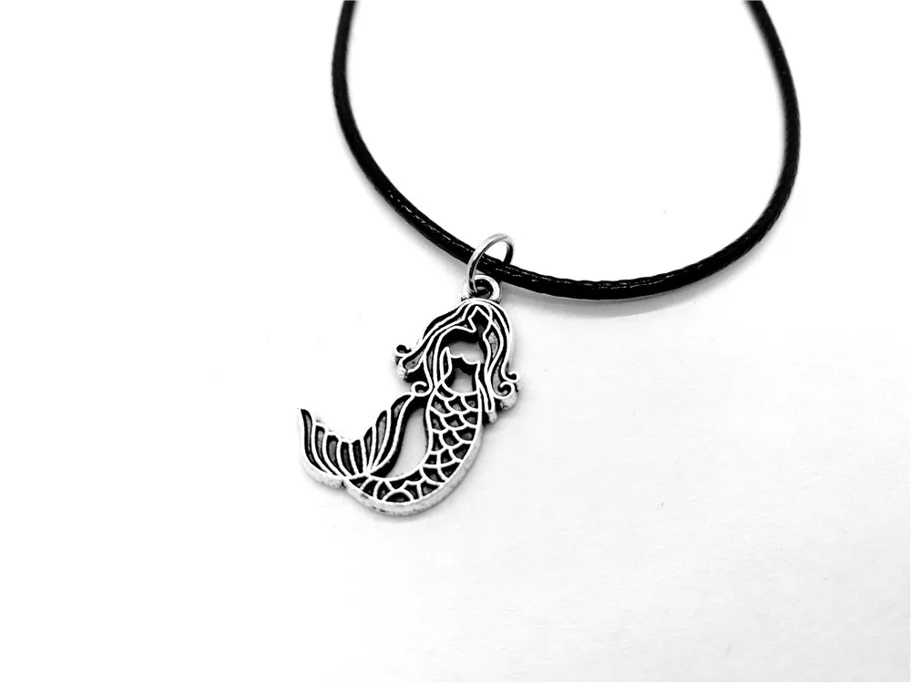 30 stks Little Mermaid Necklace Sea-Maid Fish Tail Silhouettes Touw Lederen Kettingen voor Kids Ariel Beach Ocean Fairy Tale Party