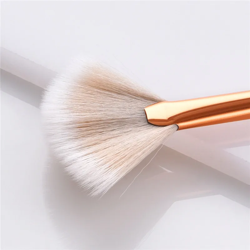 Bruss de maquillage professionnel Set Mini Fan Face Face Eye Powder Foundation Foundation Making Up Brus Cosmetics Make Up Brush Beauty Tools Kit