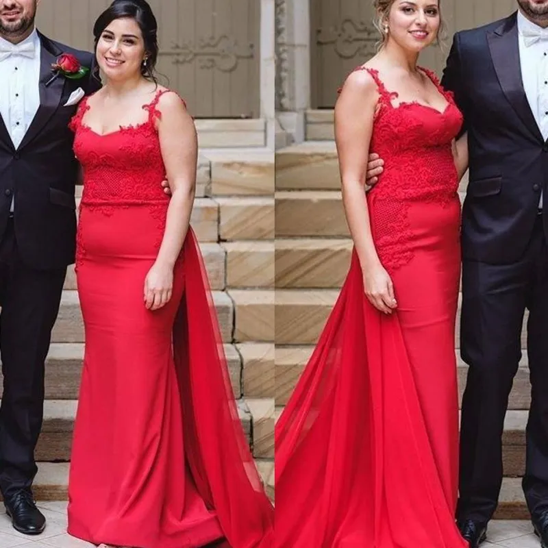 Abiti da damigella d'onore in pizzo e raso con spaghetti rossi per matrimonio Plus Size Guaina Sweep Train Abiti da damigella d'onore Abito da damigella d'onore su misura