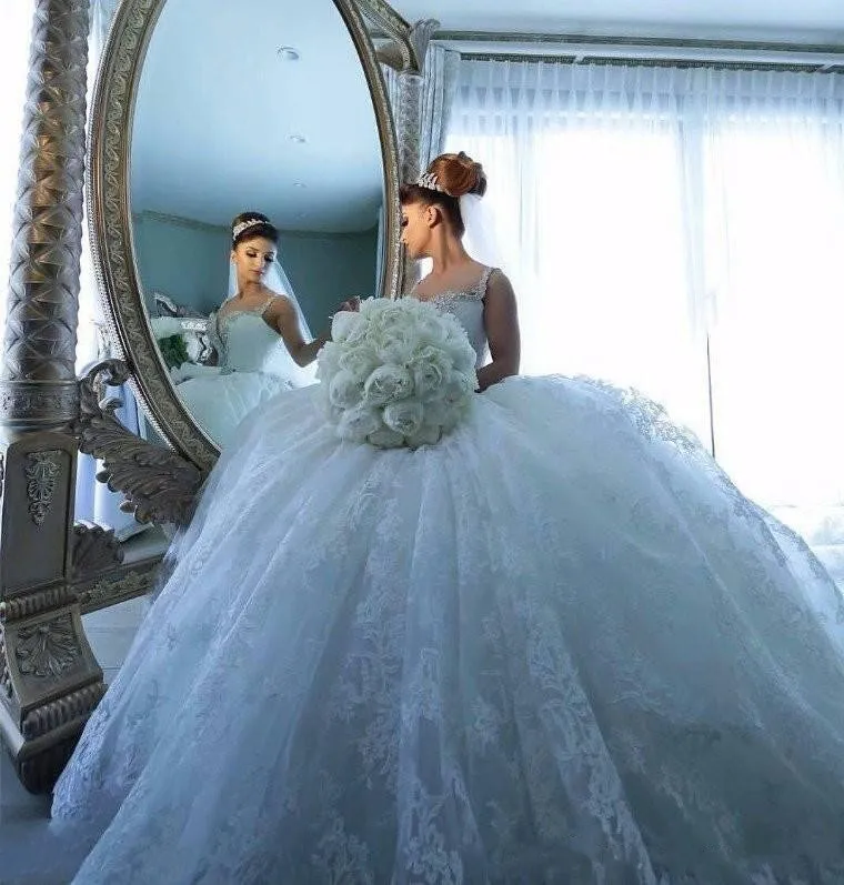 Платья Полное кружево бальное платье Спагетти Аппликация Многослойные бисерные кристаллы Часовня Поезд Свадебные платья Robe De Marie s