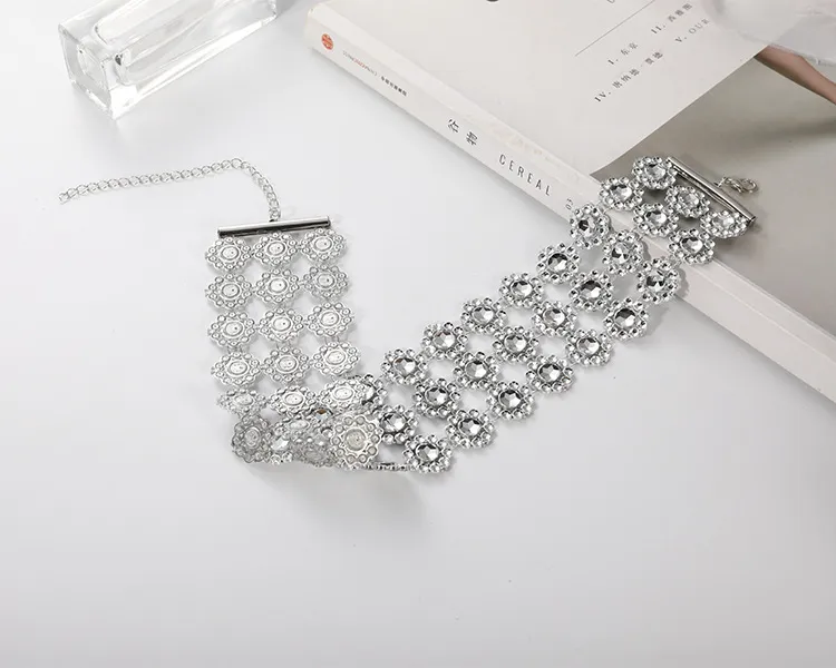 Choker Europe and America Collier court multicouche Collier de cristal de cristal de diamant concave en gros