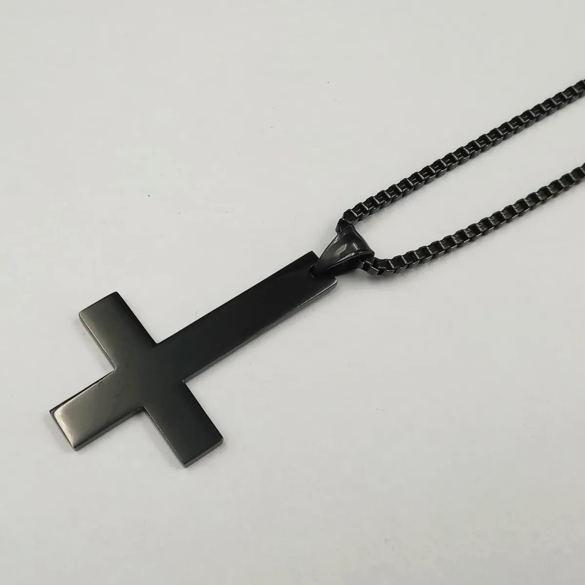 Is That The New Goth Red Gothic Style Upside Down Cross Pendant Necklace,  Punk Style Sweater Chain Necklace With Cross Pendant ??| ROMWE USA