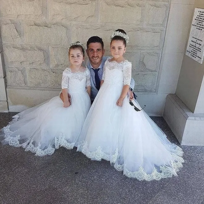 Abiti da sposa per bambini principessa bianca con spalle scoperte Mezze maniche in pizzo tulle Abiti da ragazza di fiori Vestito da damigella d'onore per bambini SMT78