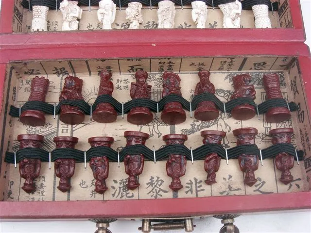 مجموعة لعبة الشطرنج 32 قطعة جندي قديم خشب الحمل صندوق النحاس