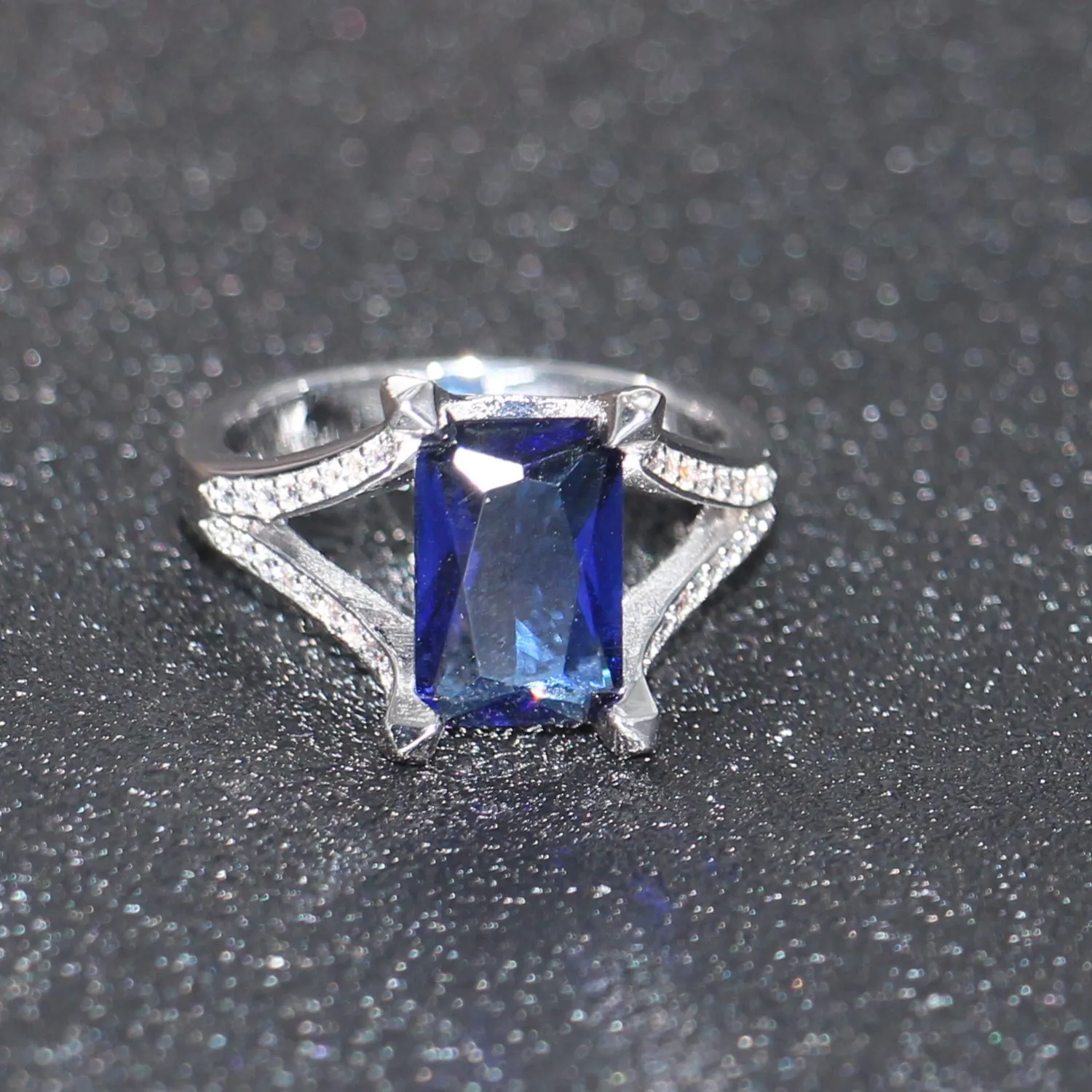 2018 Nouvelle Arrivée Top Vente De Luxe Bijoux 925 En Argent Sterling Princesse Cut 4CT Bleu Saphir CZ Diamant Partie Hommes Bague De Mariage Anneau Cadeau