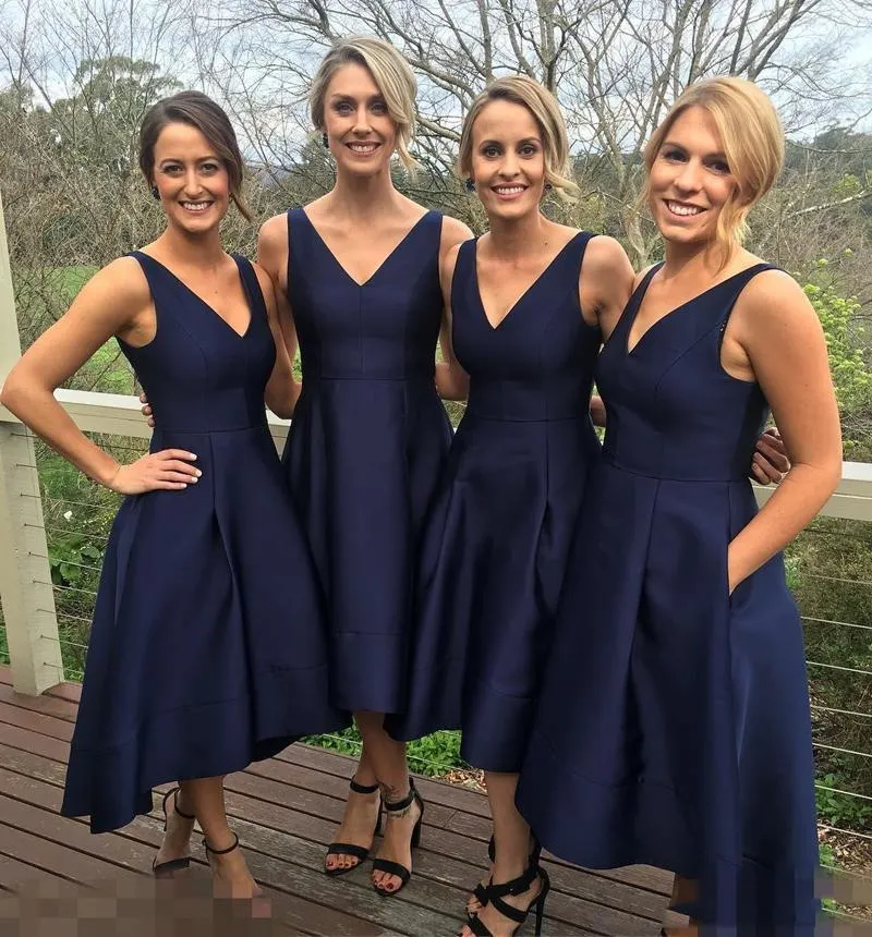 2020 Blue Garden Marinha Curto baratos dama de honra vestidos com bolsos V Neck mangas Alta Baixa dama de honra vestidos formais Bridesmaids vestido