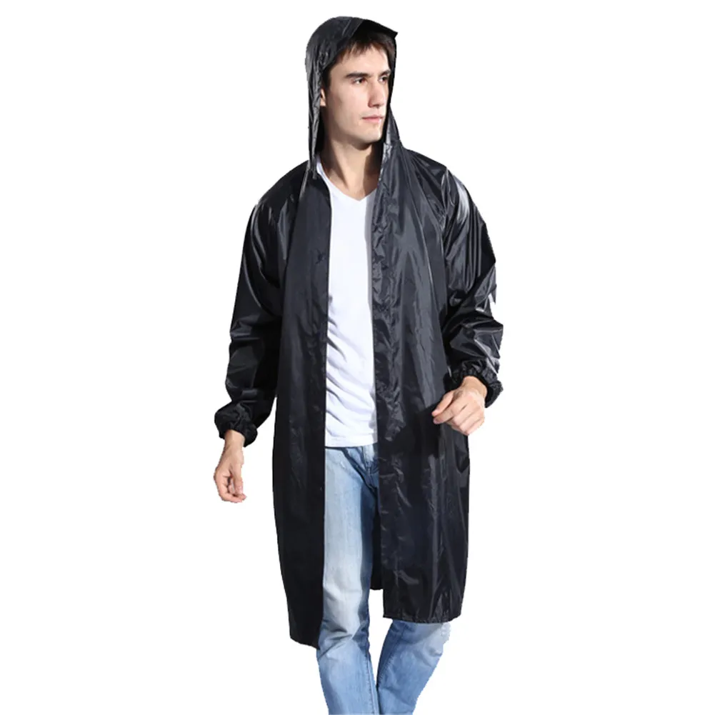 Ny lång polyester regnrock Vuxen Vattentät Vindtät Hooded Raincoat Cloth (Tillbaka Med Reflekterande Strip Design) - Svart