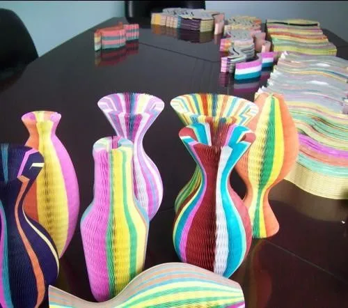 Magic Vase Paper Hats Chapeau pliant fait à la main pour les décorations de fête Casquettes en papier drôle Travel Sun Hats Colorful