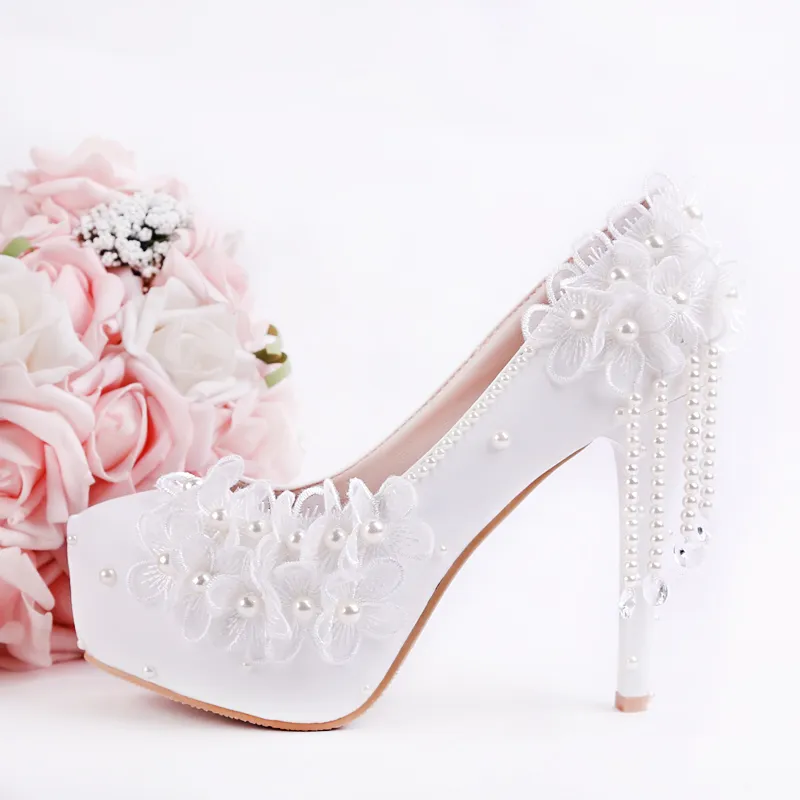 2018 princesse chaussures de mariage de style bout rond dentelle appliques perles de mariée chaussures à talons hauts blanc robe chaussure