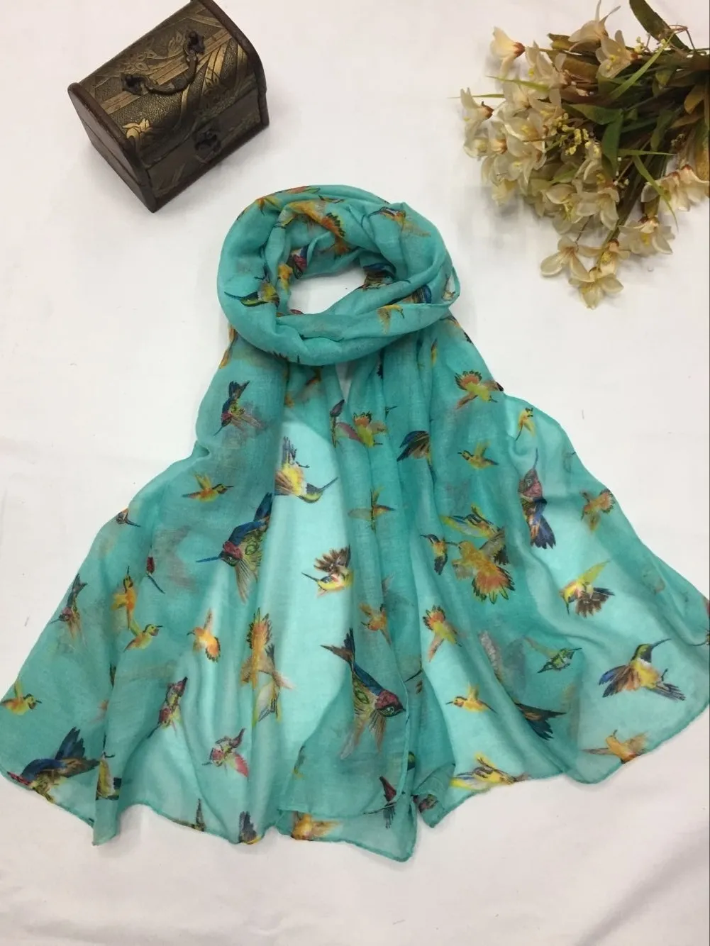 Nova moda bonito zumbido pássaro impressão cachecol feminino padrão animal envoltório xales cachecóis hijab 3 cores inteiras lot2202656