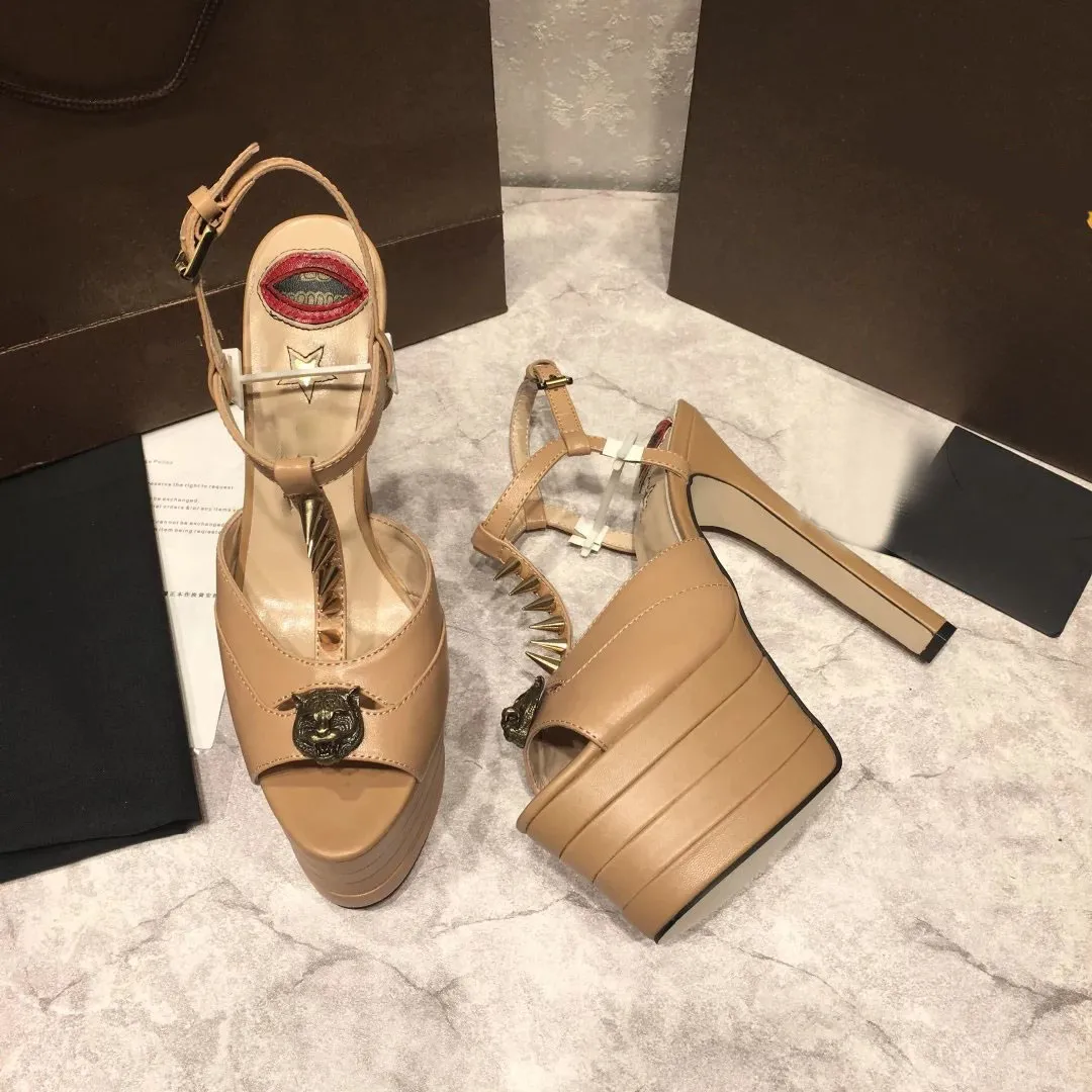 2018 16 cm tacco alto sandali gladiatore donna rivetti a spillo teschio con borchie peep toe piattaforma estate marca T mostra scarpe donna salto alto