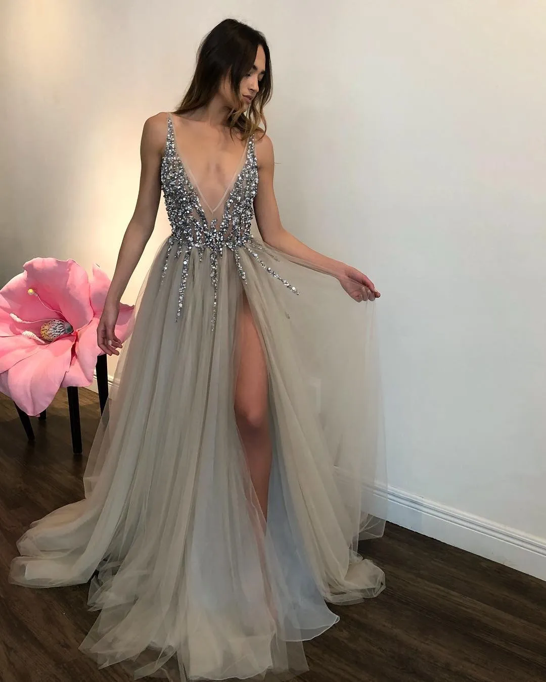 2018 Sexy Grogeous Sheer Beaded Top V-neck Eveing dress Prom dress Long Sliver Sequin Beads Mix Tulle Party Dress Backless Spl206Z