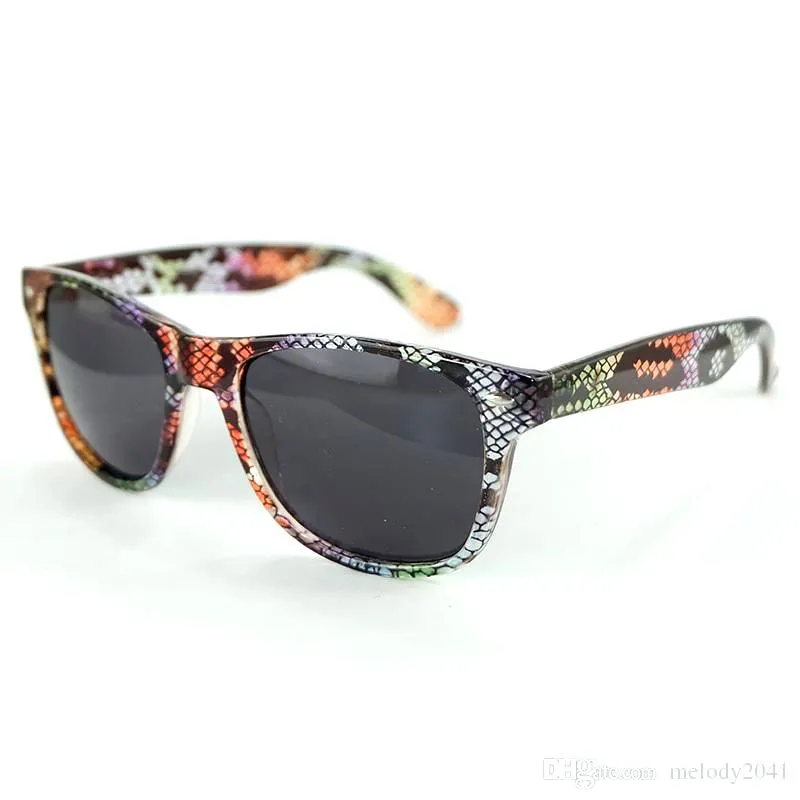 DHL Ship Vintage Traveler Solglasögon Metal Hinge Flower and Snake Printing Frame Sun Glasses Good Quality Clear Stock