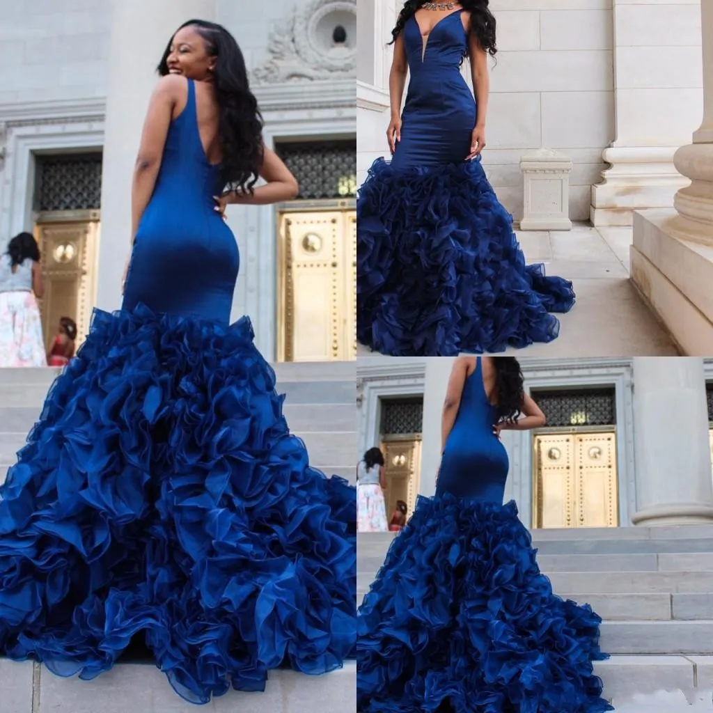 Afryki Sexy Black Girls Navy Blue Mermaid Prom Dresses 2020 V Neck Ruffles Długość podłogi Backless Dresses Party Nosić suknie wieczorowe