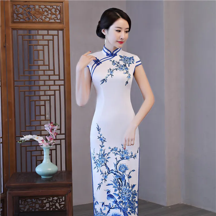 Nieuwe Chinese Cheongsam 2020 Soft Ademend Hoge Hals Traditionele Qipao-schede Sexy Split Formele Toga's voor Vrouwen