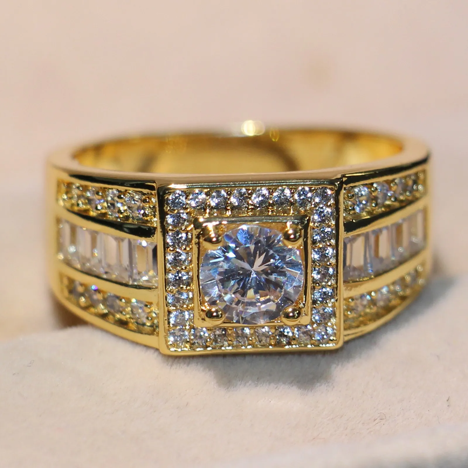 Splendidi gioielli di lusso fatti a mano originali 10KT oro giallo riempito tondo bianco topazio CZ pietre preziose diamanti uomini fede nuziale per gli amanti