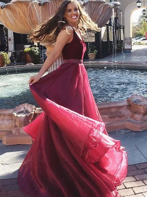 2023 Burgundy Prom Dresses V Neck Straps A-line Beaded Rhinestone Floor-length Organza Velvet Long Prom Dress Party Evening Wear