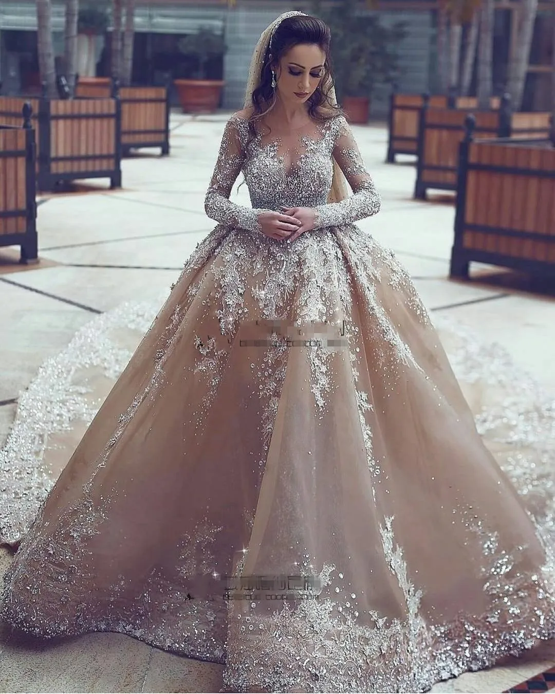 Sparkly Ball Gown Wedding Dresses Sheer Neck Sequins Beaded Tulle Long Sleeves Backless Wedding Gowns Plus Size Bridal Dresses HY4095