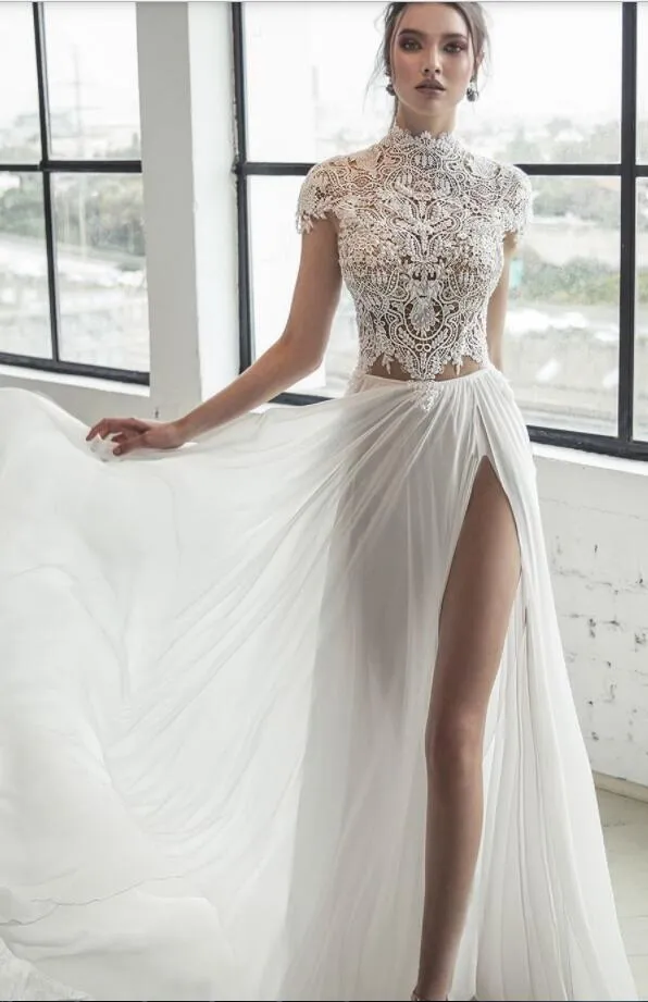 2019 Julie Vino Beach Abiti da sposa con spacco laterale Spaghetti Spacco laterale Abiti da sposa Boho sexy Sweep Train Abito da sposa bohémien