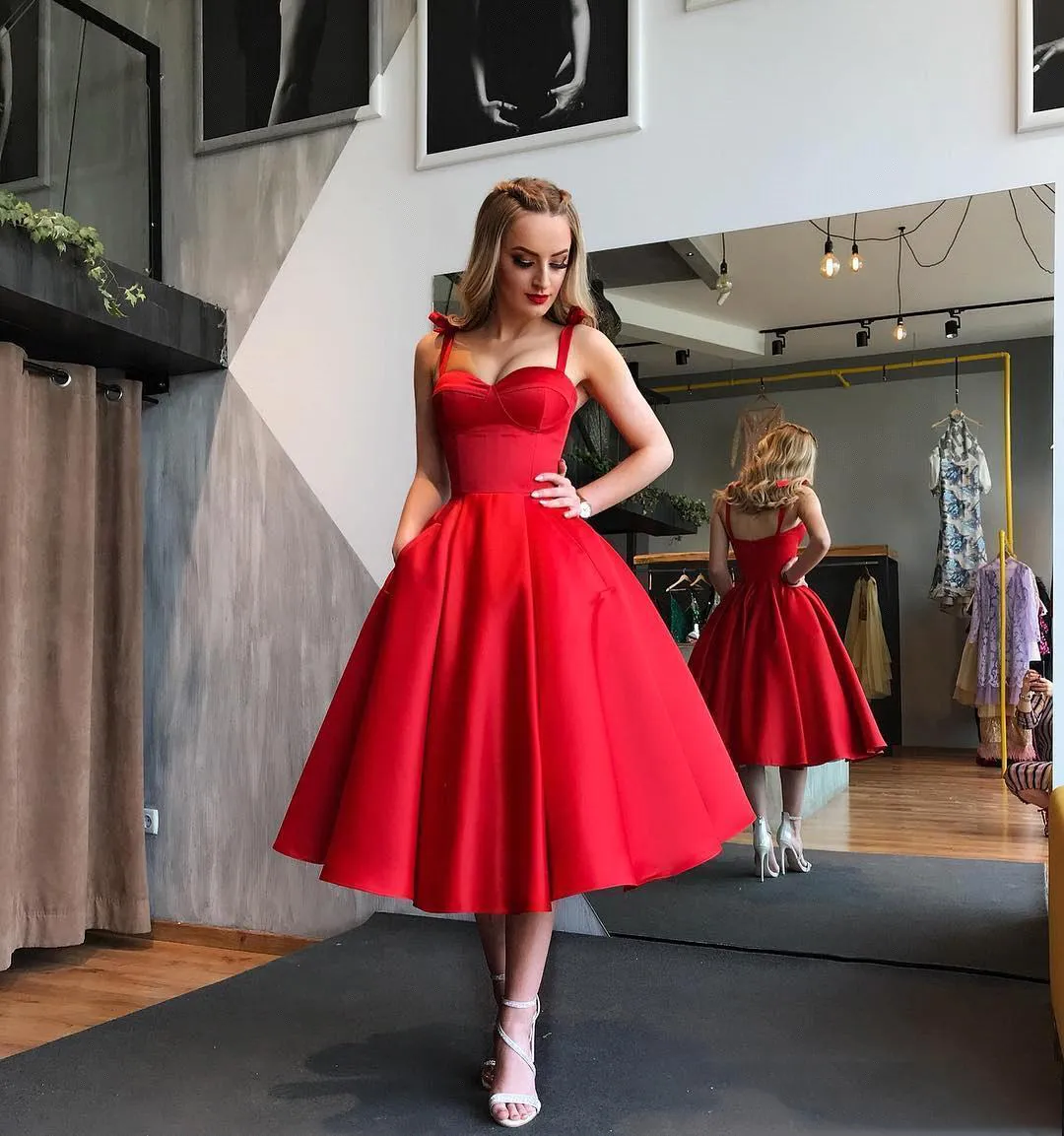 2018 Simple Elegant Red Homecoming Dresses Spaghetti Ärmlös A-Line Prom Gowns Back Zipper Lovely Custom Made Mid-Calf Cocktailkakor