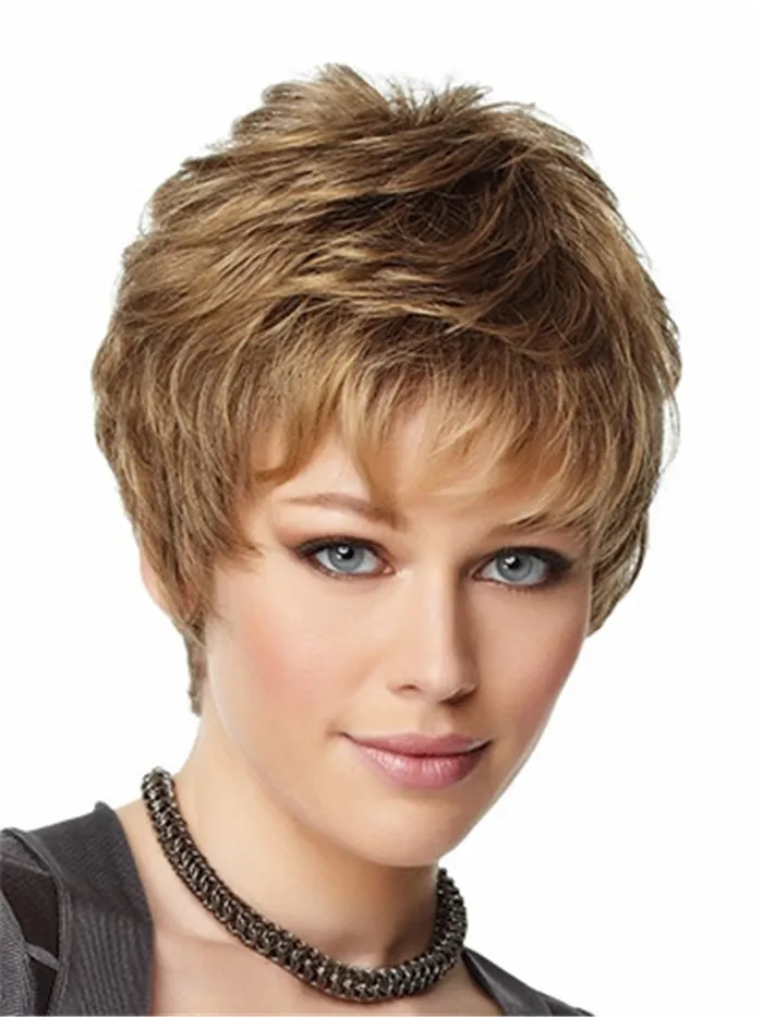 Dark Blond Layered Short Hair Wig med Bang Värmebeständig Fiber Syntetisk Wig Capless Fashion Wig För Kvinnor