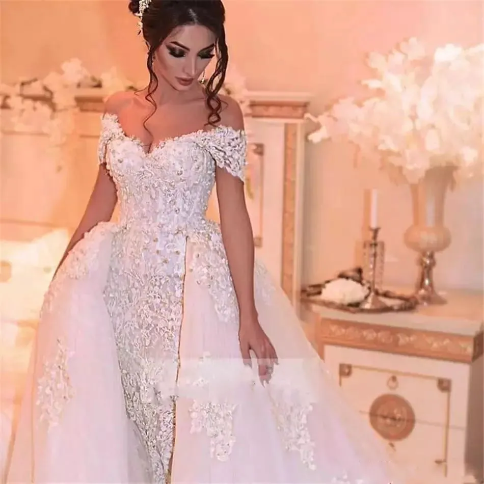 Luxury Arabic 3D Floral Bröllopsklänningar med Overskirt Pärlor Crystal Appliques Mermaid Dubai Bröllopsklänning Glamorös plus Storlek Bröllopklänningar