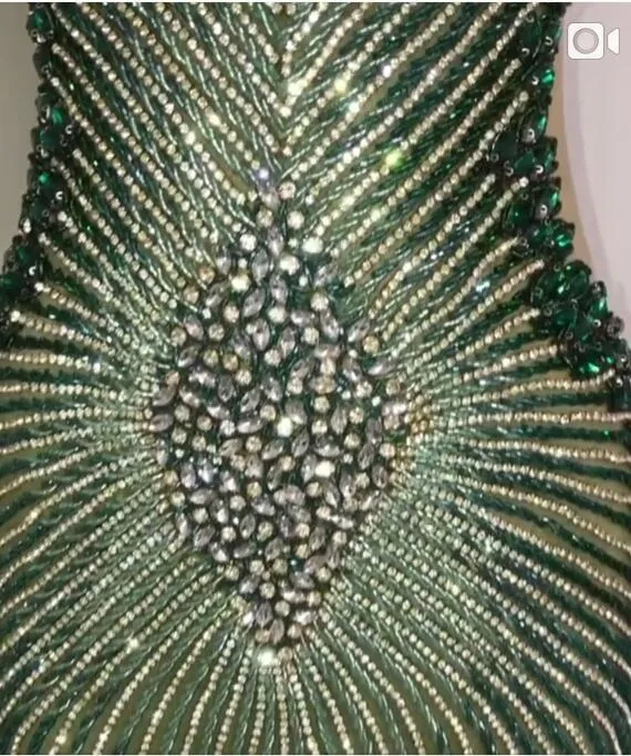 Abendkleid Yousef aljasmi Kim Kardashian V-Ausschnitt Perlen Kristall Split Meerjungfrau Rückenfrei Almoda gianninaazar ZuhLair murad Ziadnakad