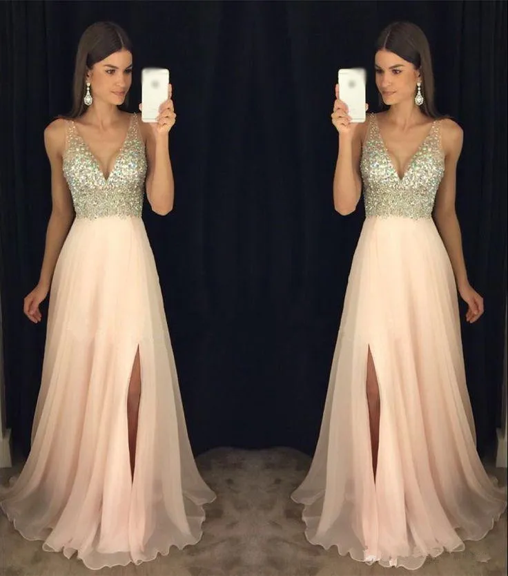 2018 I più nuovi abiti da sera caldi di Bling indossano scollo a V perline di cristallo Una linea senza maniche spacco laterale lungo economici Homecoing Party Dress Prom Gowns