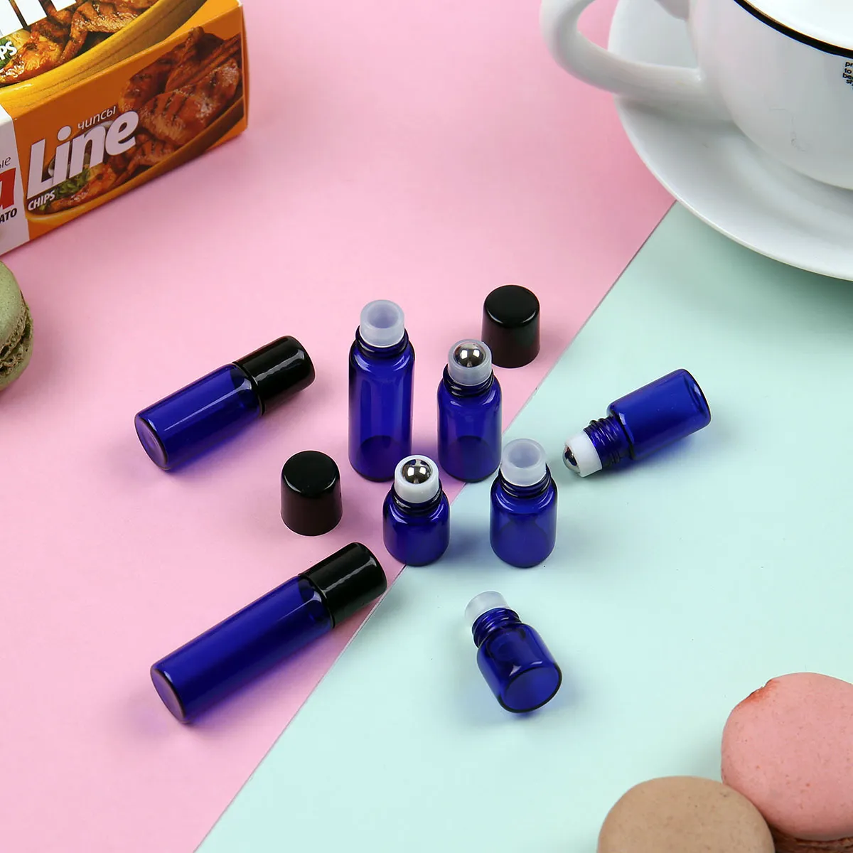 1 2 3 ml Micro Mini bouteilles en verre à bille en verre bleu cobalt avec billes métalliques rechargeables Flacon d'échantillon mince rechargeable Huile essentielle Roll On Bleu