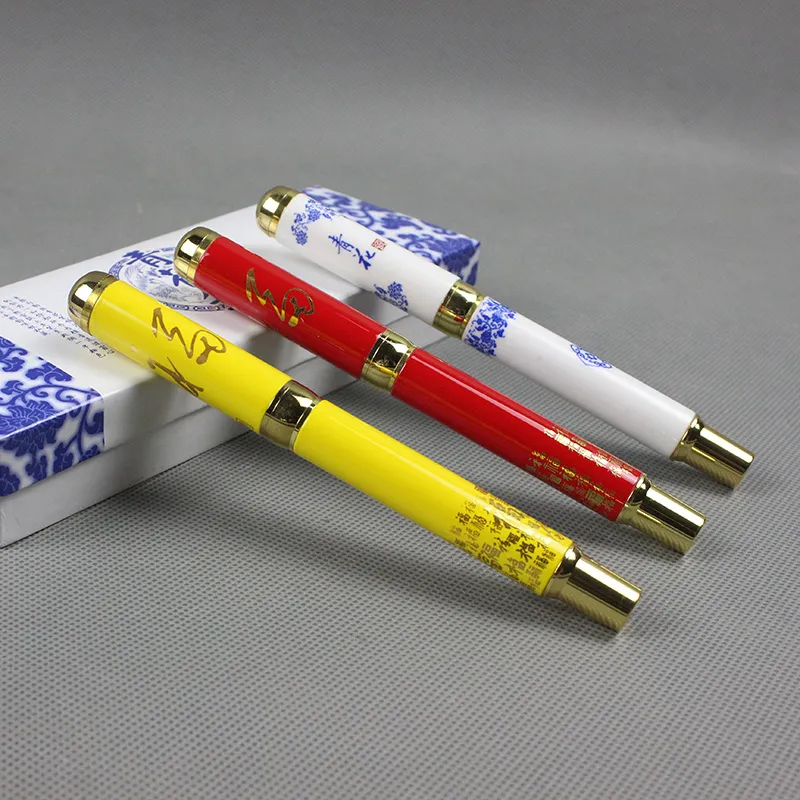 Stylo plume de luxe en céramique chinoise Vintage stylo à encre cadeau d'affaires en porcelaine bleue et blanche de haute qualité avec boîte à couverture rigide