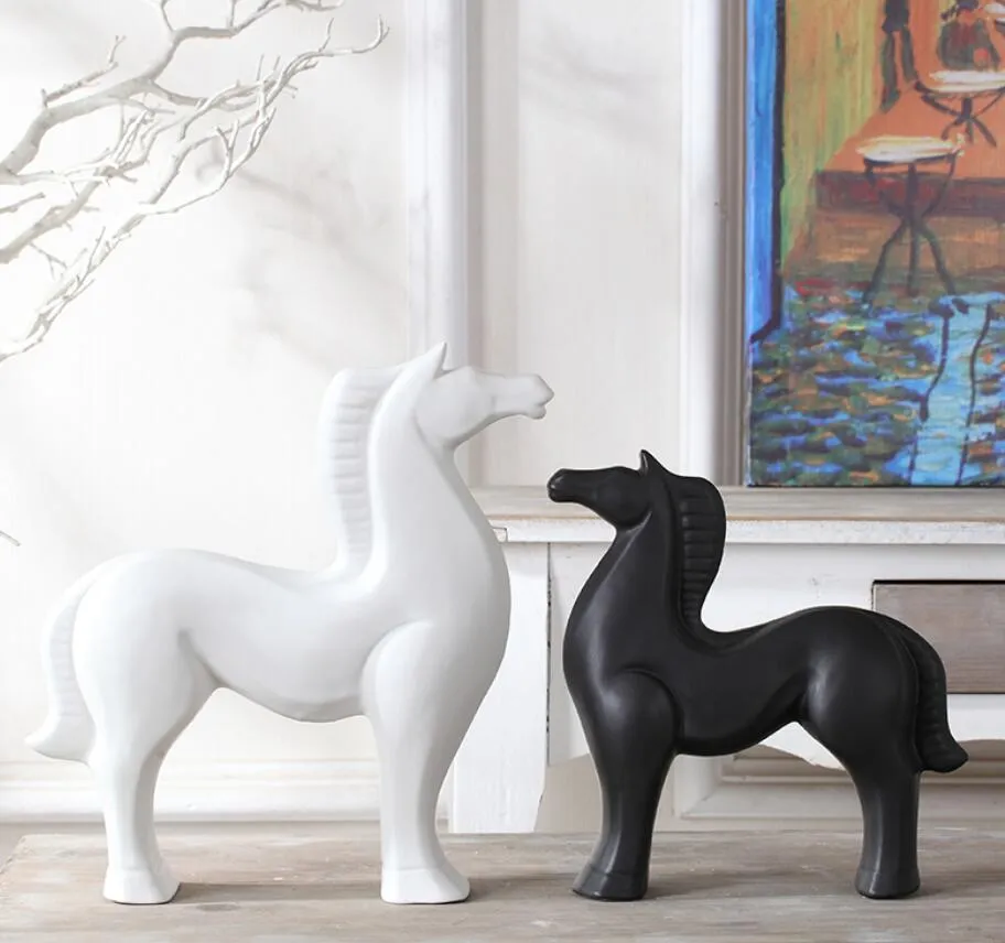 cavallo in ceramica bianca nera Cavallo da guerra decorazioni per la casa artigianato decorazione della stanza ornamento in ceramica decorazioni di figurine di animali in porcellana