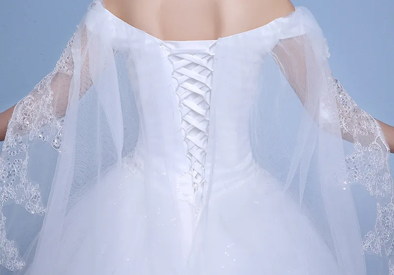 Czerwony Biały Pociąg Sukienka Vintage 2018 Vestidos De Novia Elegancka Łódka Neck Koronki Suknia Aplikacje Kwiat Veil Simple Princess