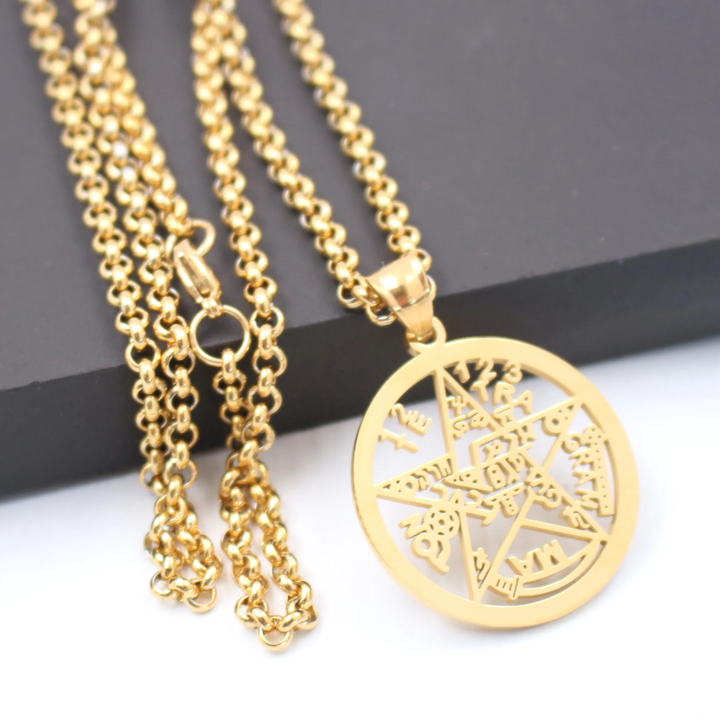 Välj färg smycken rostfritt stål guld silver svart religiöst halsband Rolo kedja geometriska pentagram hänge charms 32mm bred med kedja