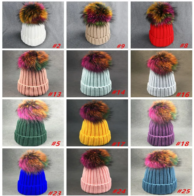 Anne Ve Çocuk Şapkaları Yeni Sonbahar Kış Çocuk Bebek Sıcak Örme Şapkalar Beanies Renkli Rakun Yün Topu Genç Yün Şapkalar Için 26 Renkler