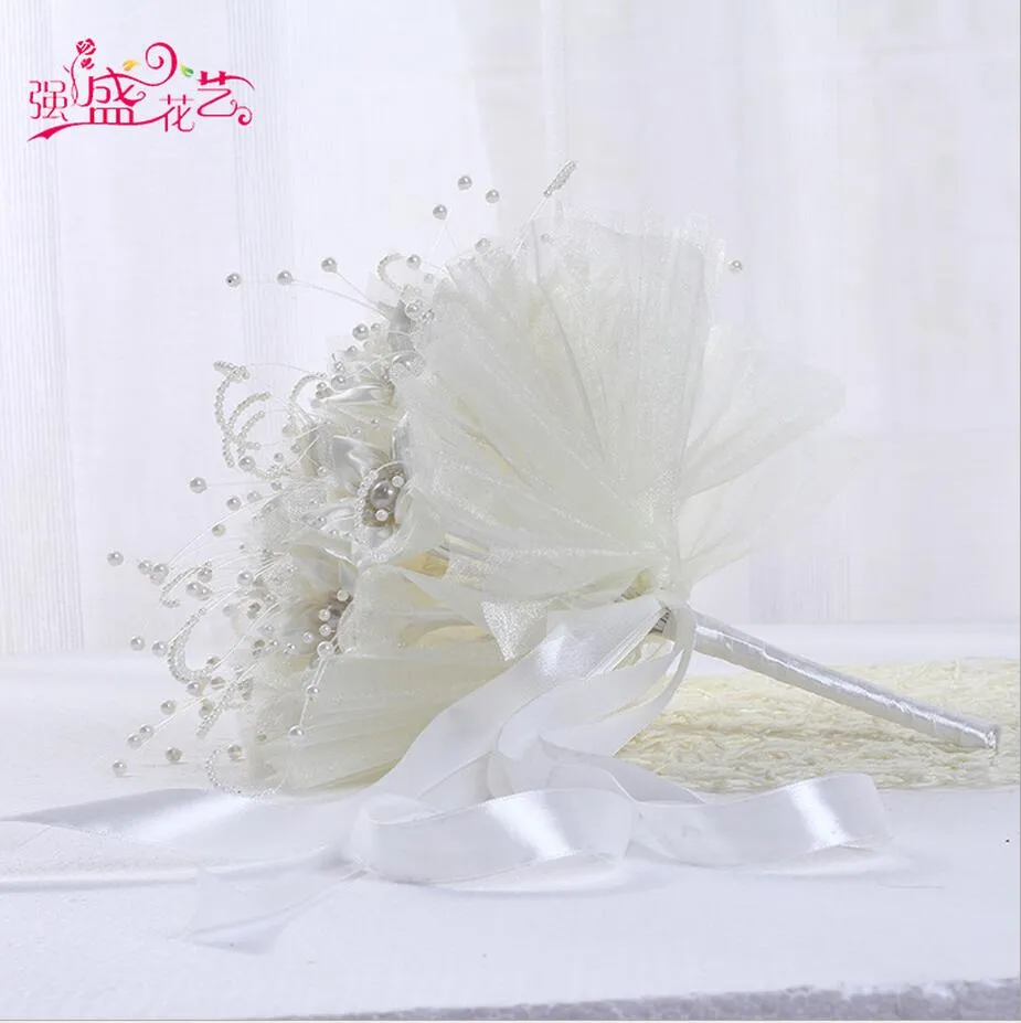 2018 Newest Wedding Bridal Bouquets with Handmade Flowers Peals Crystal Rhinestone Rose Wedding Supplies Bride Holding Brooch Bouq3020040