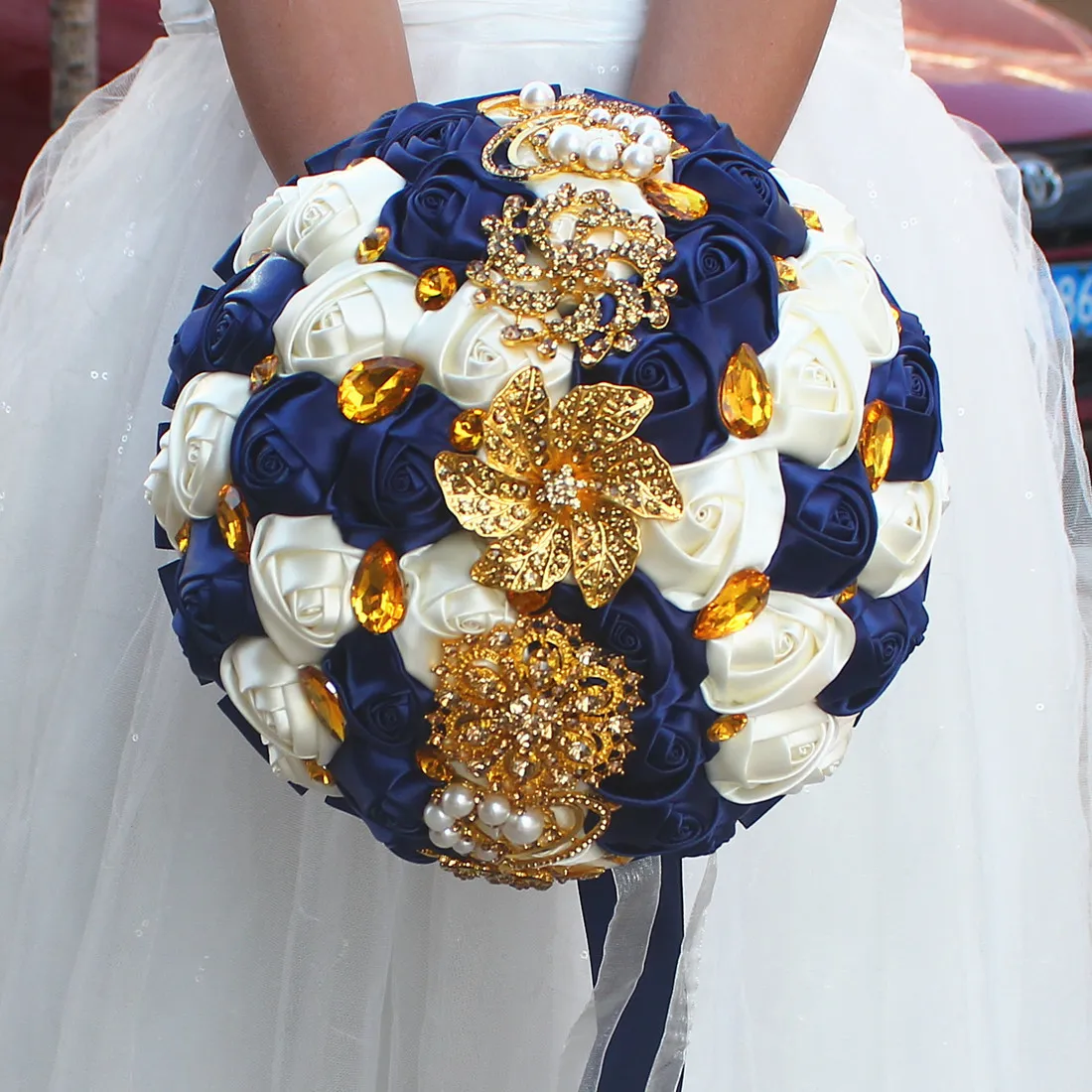 Wedding bouquet ideas using ribbon flowers, image size:1100x1100