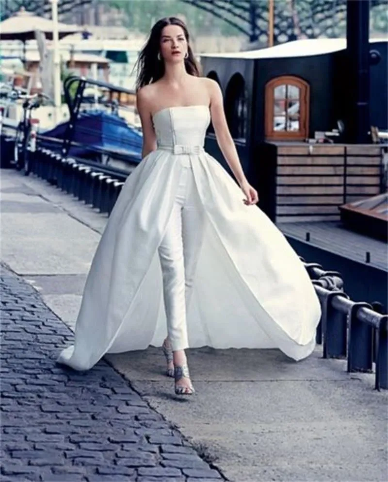 Gorgeous A Line Bröllopsklänningar Kvinnor Jumpsuits Bateau Neck Removable Train Bridal Byxor Passar för bröllop