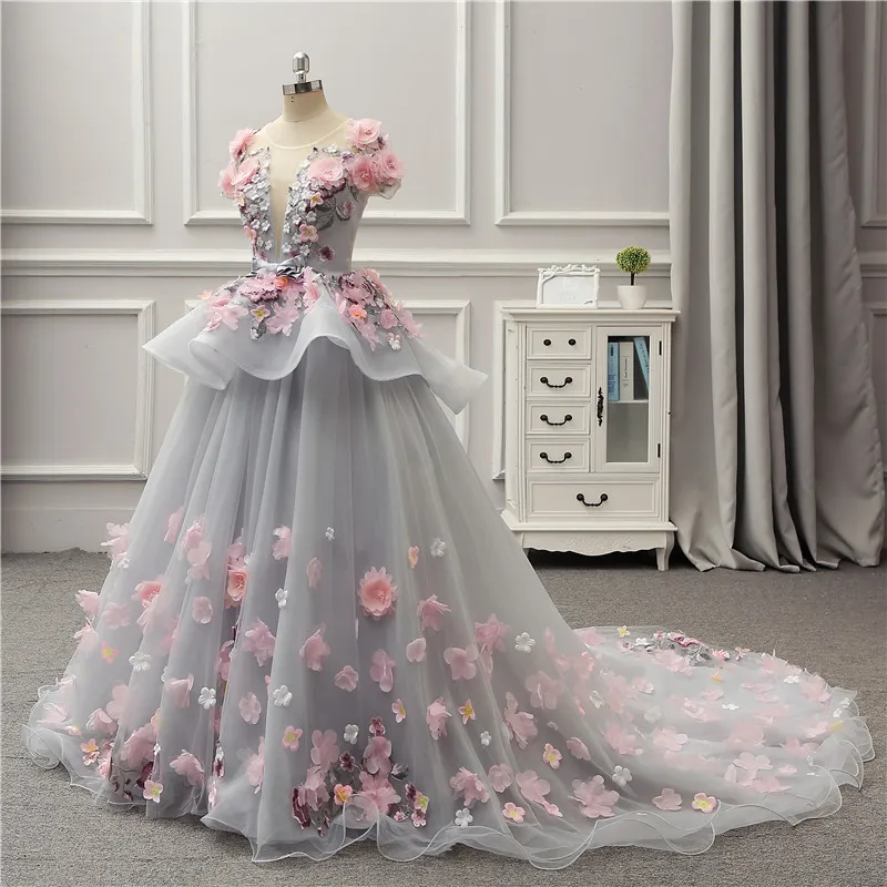 Gorgeous Colorful Ball Gown Prom Dresses 2018 Spring Summer Light Gray Flora Appliques Evening Gowns Lace Up Back Peplum Party Dre4124118