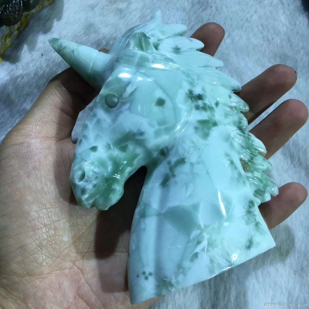 Dingsheng Natural Crystal Quartz Jade Green Snowflake Stone Unicorn Head Figure Carving Animal Skull Staty Reiki Stones Presenter