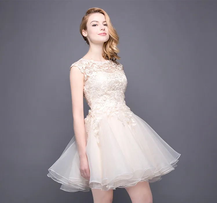 ホワイトオフショルダーイブニングドレスセクシーな短いフォーマルイブニングドレス新しい春のファッションフレアカラーパーティーアップリケパーティーボールルームドレス